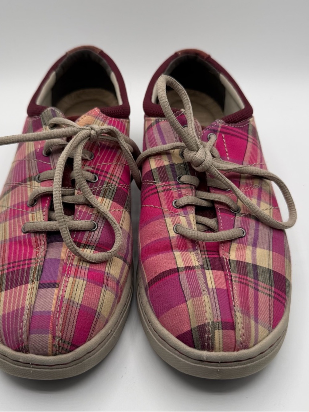 Dansko Plaid Canvas Sneakers Womens 39 8.5 Pink Burgundy Comfort Lace Up - Picture 2 of 9